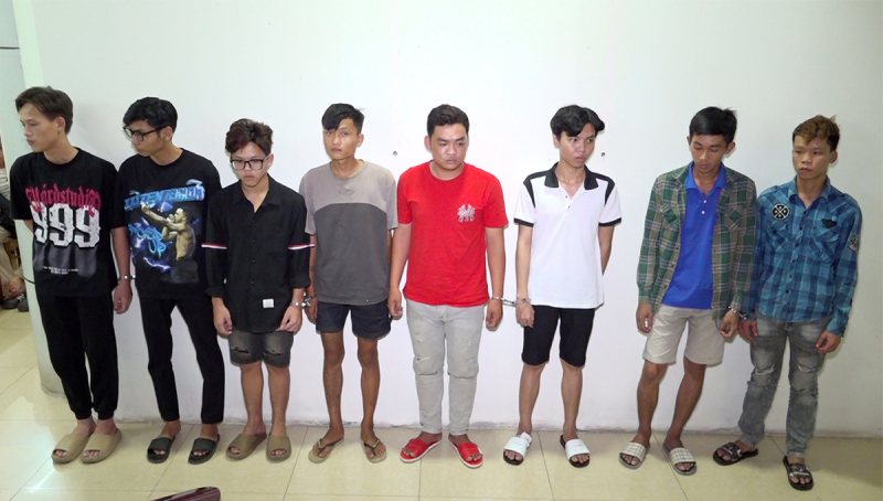 Tạm giữ 8 đối tượng mang hung khí đi giải quyết mâu thuẫn -0