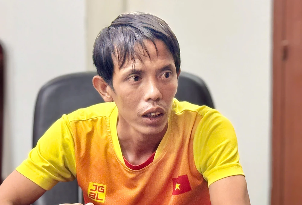 Lê Văn Trường thừa nhận trước đó đã đánh con riêng của vợ dẫn đến bé tử vong sau đó. Ảnh: CACC khai quật tử thi