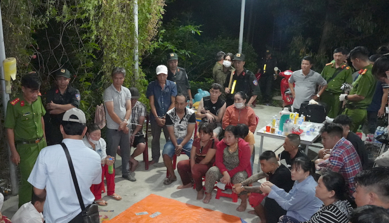 hiện trường vụ đánh bạc tại xã hội xuân, huyện cai lậy. ảnh trọng tín.jpeg -0