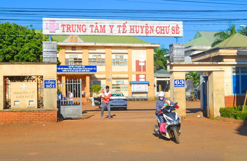 Trung tâm Y tế huyện Chư Sê. Ảnh: NT. Công an thị trấn Chư Sê đang xác minh vụ việc bác sĩ tại Trung tâm Y tế Chư Sê bị hành hung sau câu nói 'mày biết tao là ai không'