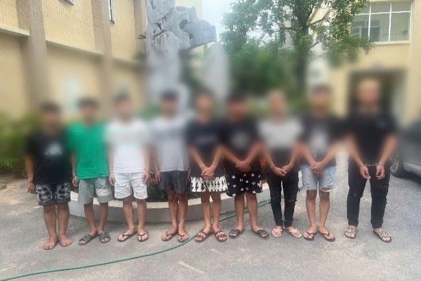 Bắt giữ nhóm thanh thiếu niên 'chặt biển số xe máy' cướp tài sản