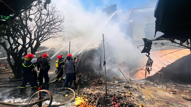 Vụ cháy khu phố chợ An Lỗ ở Thành phố Huế gây thiệt hại hơn 3 tỷ đồng ảnh 3