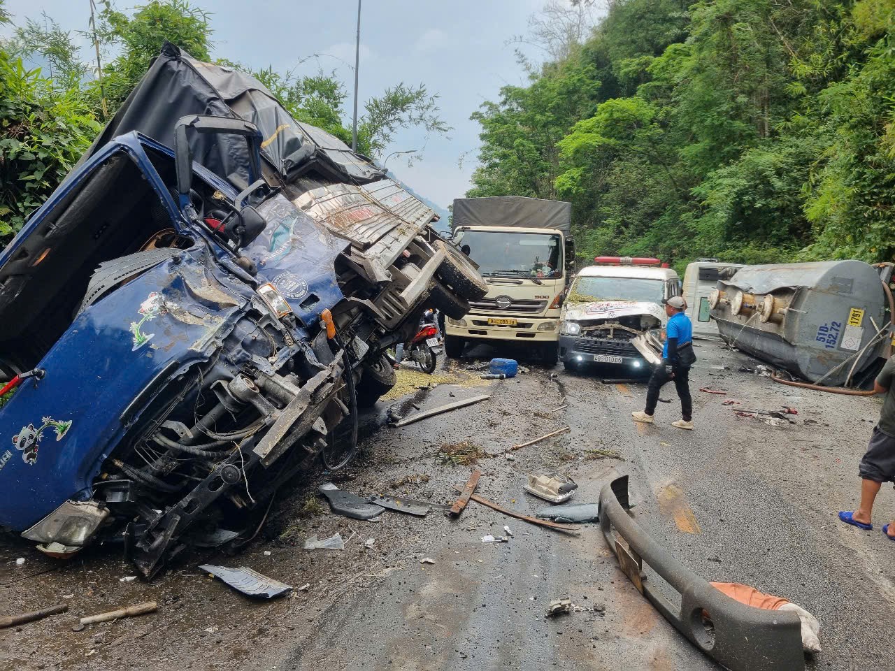 Hiện trường vụ tai nạn liên hoàn