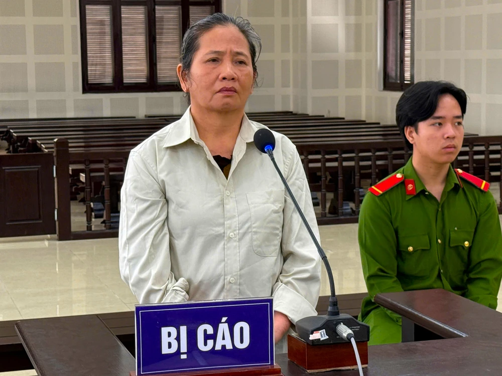 Bị cáo Lan tại toà. bệnh nhân ung thư