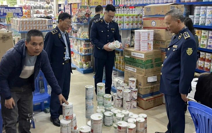 Vụ gần 600 loại sữa giả: Bày bán công khai có lỗ hổng pháp lý hay không? - Ảnh 2.