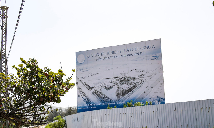 Sau quy hoạch, Khu Kinh tế Nhơn Hội có tổng diện tích hơn 14.000 ha với 8 phân khu chức năng, trong đó hoàn thành 6 quy hoạch phân khu chức năng và quy hoạch chi tiết của các dự án thứ cấp, đáp ứng yêu cầu thu hút đầu tư. Ảnh: Trương Định