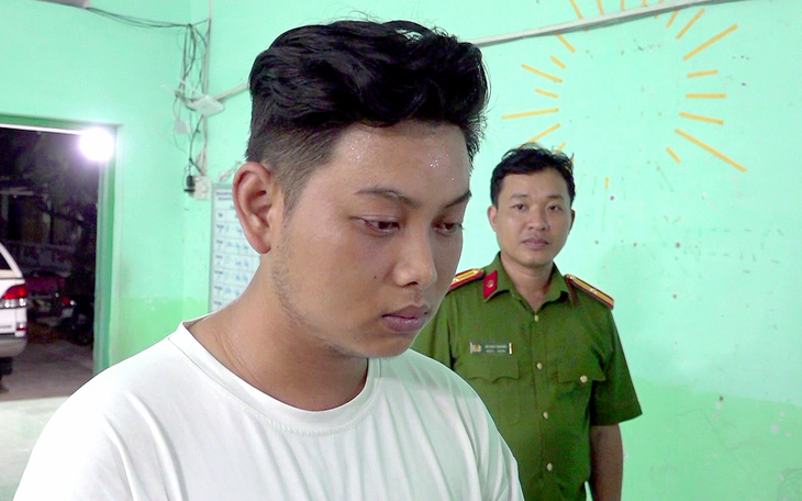 Cụ già đeo 8 chỉ vàng ở trong nhà bị cướp và bị đánh gây thương tích - Ảnh 2.