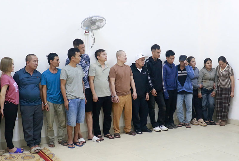 Triệt xóa ổ nhóm đánh bạc trong rừng với nhiều đối tượng có tiền án -1