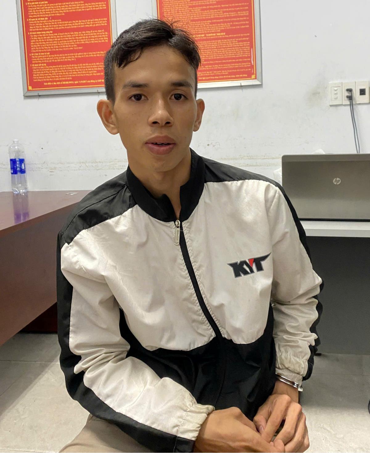 Đối tượng Trần Văn Hào tại cơ quan Công an.