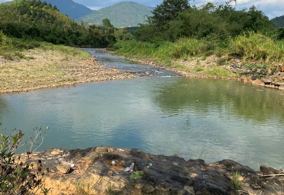 Vực nước sâu trên suối Đạ Huoai qua địa bàn xã Bà Gia, nơi xảy ra vụ đuối nước khiến 1 người tử vong