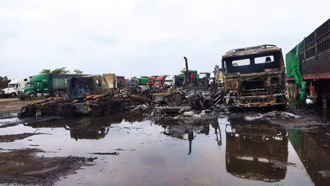 Hải Dương: Điều tra vụ cháy hàng loạt container ở cảng Phú Thái ảnh 2