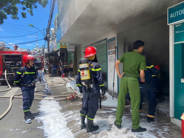 Cháy phòng giao dịch ngân hàng ở Nha Trang ảnh 2