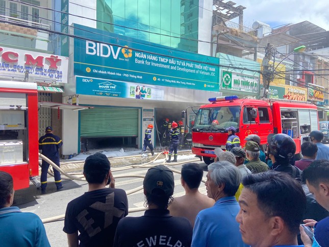 Cháy phòng giao dịch ngân hàng ở Nha Trang ảnh 3