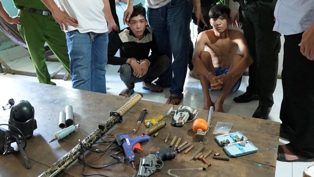 Truy xét nhóm đánh nhau, thu nhiều súng đạn, ma túy ảnh 5