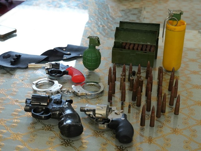 Truy xét nhóm đánh nhau, thu nhiều súng đạn, ma túy ảnh 3