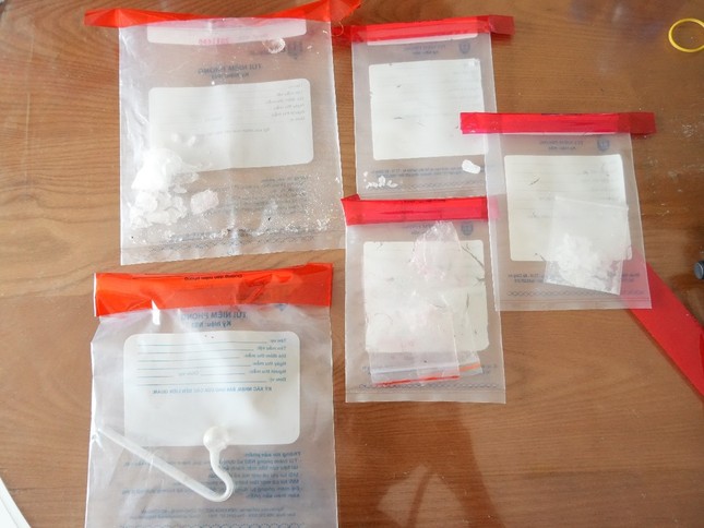 Truy xét nhóm đánh nhau, thu nhiều súng đạn, ma túy ảnh 2