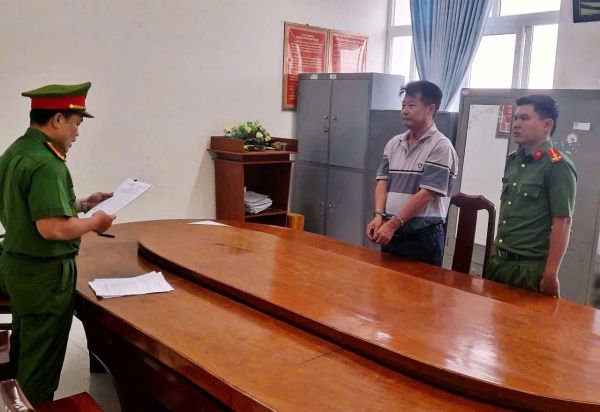 Khởi tố 2 cha con "vẽ" dự án nạo vét sông để lừa 10 tỷ đồng- Ảnh 1. Khởi tố 2 cha con "vẽ" dự án nạo vét sông để lừa 10 tỷ đồng- Ảnh 1.