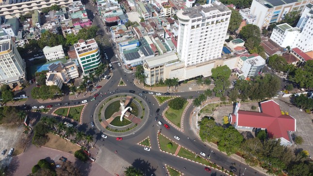 Bộ Chính trị đồng ý duy trì chính sách đặc thù cho các xã, phường mới ở Buôn Ma Thuột ảnh 1