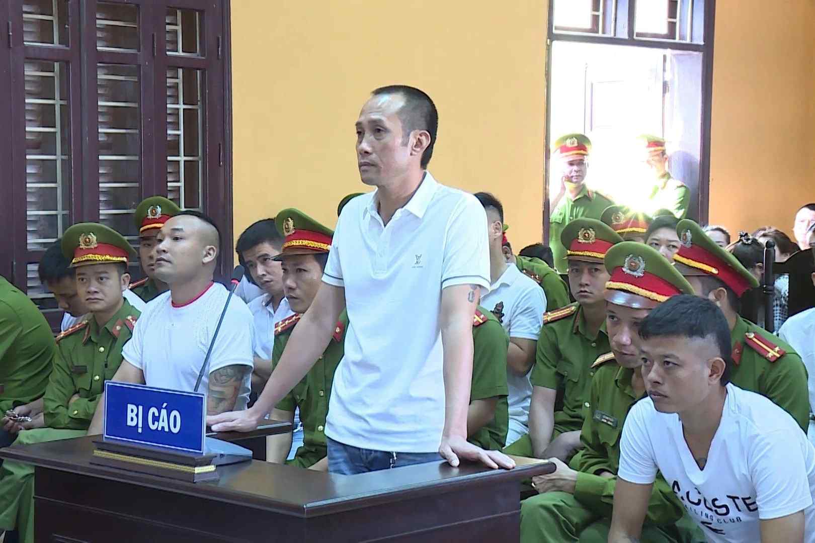 Danh tính trùm giang hồ khét tiếng Thanh Hoá mà công an vừa phong toả, khám nhà - Ảnh 2. Danh tính trùm giang hồ khét tiếng Thanh Hoá mà công an vừa phong toả, khám nhà - Ảnh 2.