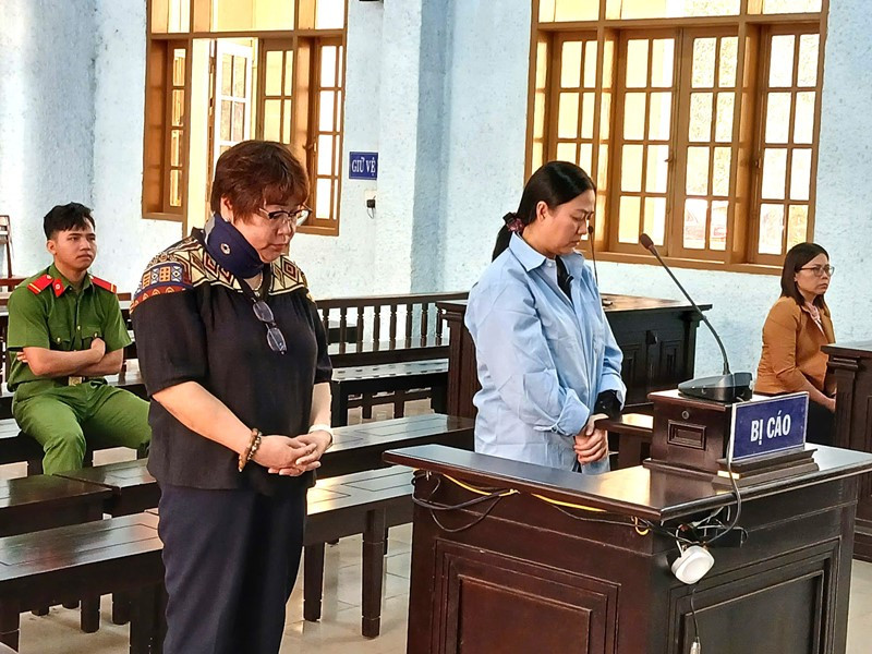 Đỗ Thị Thu Hiền và Đinh Thị Giang.jpg