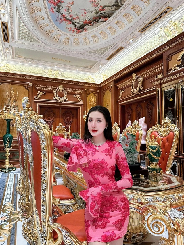 Rộ tin biệt phủ 500 tỷ của Ngân Collagen được thuê theo giờ, CĐM ‘hèn chi toàn nấu ăn ngoài sân’ - 4 Rộ tin biệt phủ 500 tỷ của Ngân Collagen được thuê theo giờ, CĐM ‘hèn chi toàn nấu ăn ngoài sân’ - 4