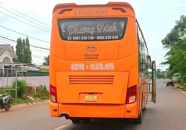 Xe khách trong vụ tai nạn khiến người phụ nữ tủ vong tại chỗ.