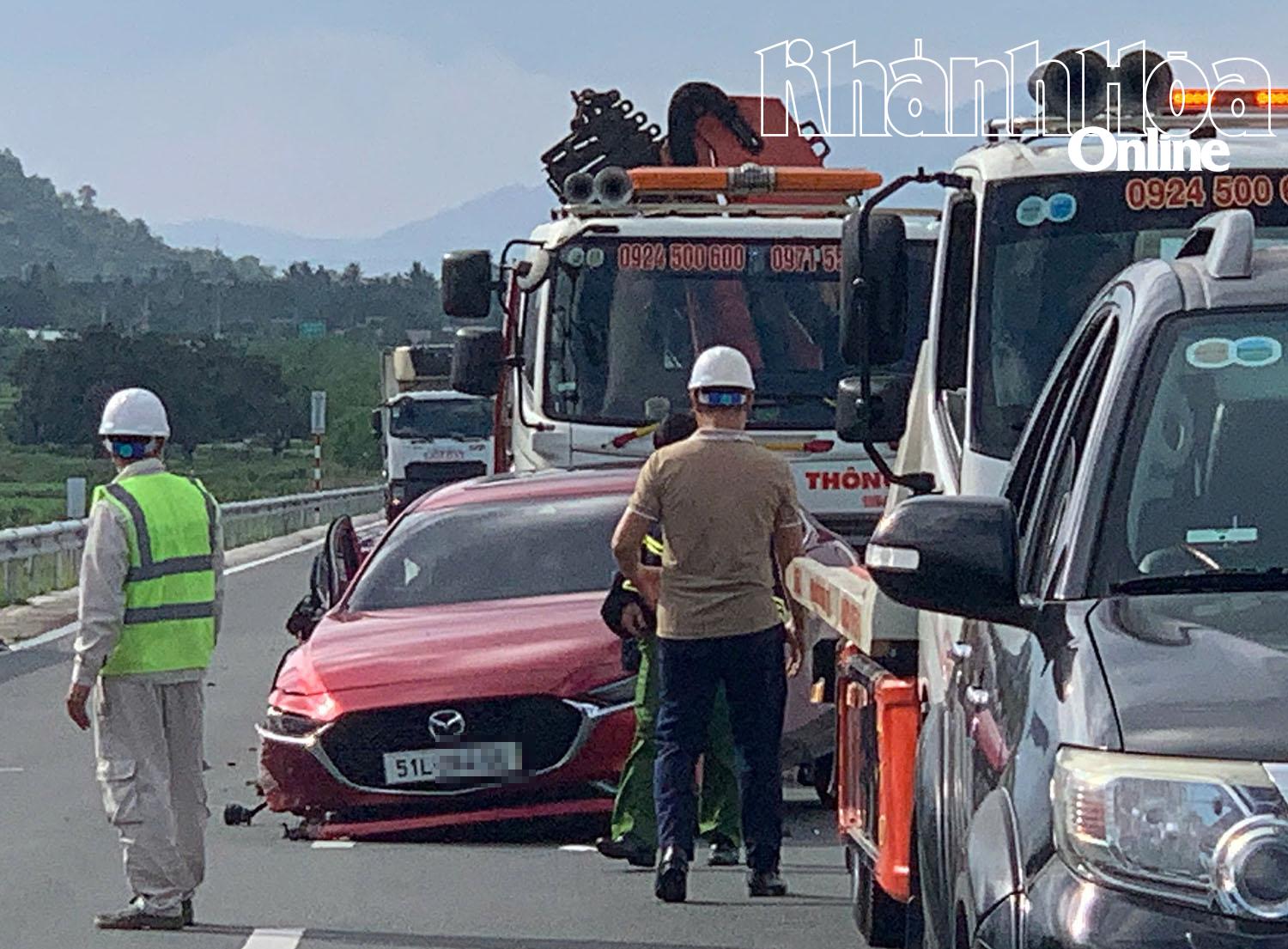 Hiện trường vụ tai nạn trên cao tốc