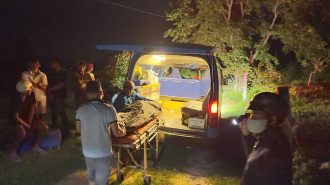 Thi thể nạn nhân được đưa về nhà lo mai táng. Ảnh: Cứu thương 0 đồng Phan Thiết - Bình Thuận.