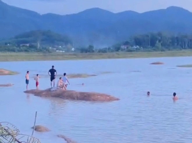 Đập nước nơi nhóm học sinh gặp nạn Đập nước nơi nhóm học sinh gặp nạn