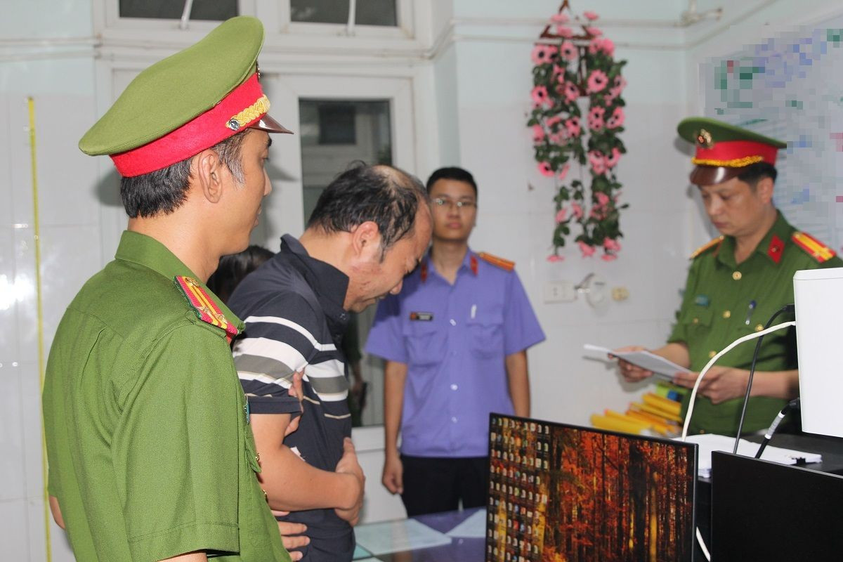 Văn phòng Cơ quan CSĐT Công an tỉnh Nghệ An thi hành Lệnh giữ người trong trường hợp khẩn cấp, tạm giữ hình sự đối với Trần Hữu Ba images2028737-img-9308-censored-1.jpg