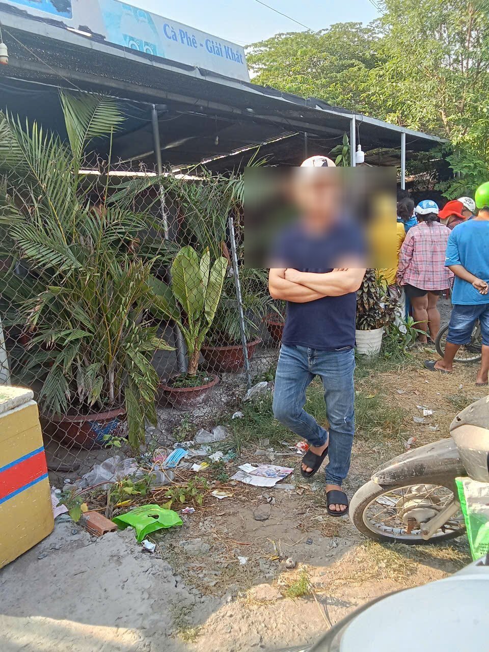 Chủ quán cà phê ven quốc lộ 1 chết bất thường trong nhà tắm