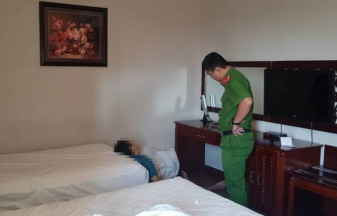 3 người đàn ông thuê khách sạn, 1 người tử vong bất thường lúc rạng sáng
