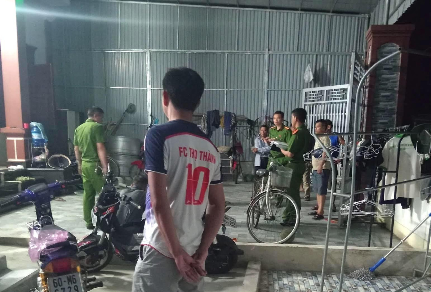 Cơ quan công an có mặt tại hiện trường điều tra làm rõ nguyên nhân vụ việc. 546264745-122171157602381820-6919654975348569876-n.jpg