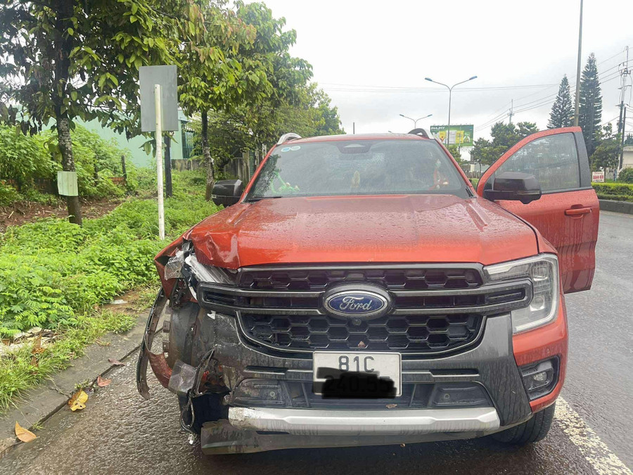 Tài xế xe bán tải rời đi khỏi hiện trường trong vụ tai nạn chết người đã ra trình diện. Ảnh: Minh Hiếu tai-xe-xe-ban-tai-da-roi-khoi-hien-truong-sau-vu-tai-nan-anh-minh-hieu.jpg