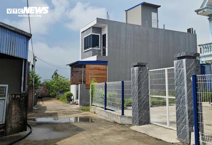 Dù biết xây sai vị trí, gia đình ông Hữu vẫn khăng khăng quan điểm đề nghị gia đình bà Loan phải "đổi đất" hoặc bán lại với giá 550 triệu đồng.