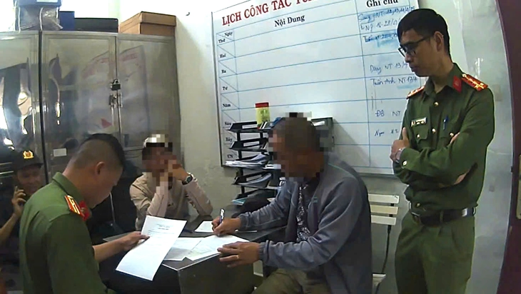 Công an lên tiếng vụ clip cho là cảnh sát cơ động cản người đặt taxi công nghệ ở sân bay Liên Khương- Ảnh 2. liên khương - Ảnh 3.