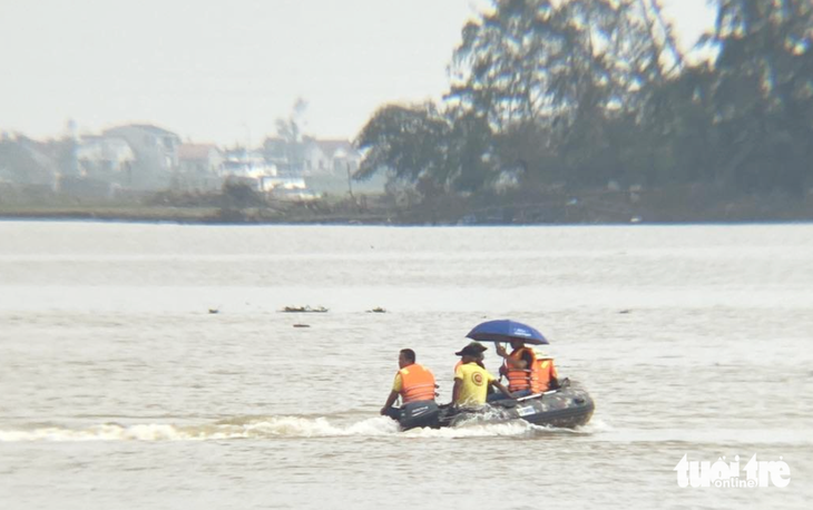 nhảy cầu - Ảnh 1.