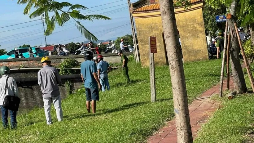 Bắt giữ nam thanh niên nghi "ngáo đá" tấn công bà ngoại và mẹ rồi nhảy sông ở Huế. Ảnh: PLO.