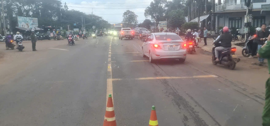 Khu vực xảy ra tai nạn được cắm biển hạn chế tốc độ 60 km/h với các phương tiện. Ảnh: Duy Hải khu-vuc-xay-ra-tai-nan-duoc-cam-bien-han-che-toc-do-60-kmh-voi-cac-phuong-tien-anh-duy-hai.jpg