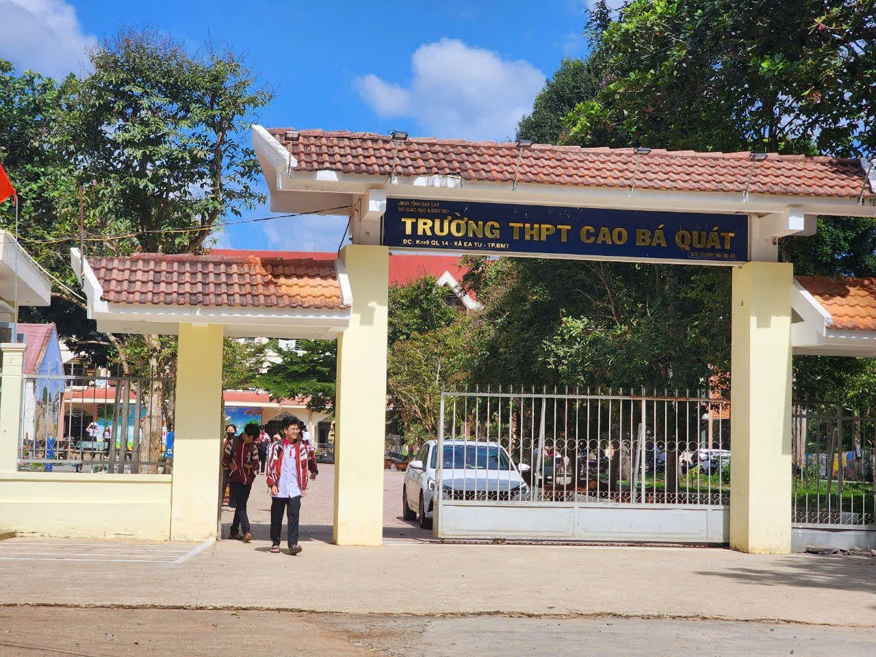 Hiệu trưởng Trường THPT Cao Bá Quát - nơi bà Huỳnh Thị Kim Huệ công tác tienphong-1-1.jpg