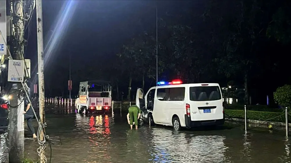 Nguyên nhân vụ việc nghi do rò rỉ điện từ cột đèn chiếu sáng tại khu vực công viên triều cường,điện giật,cần thơ