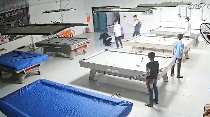 Em D. bị bạn cùng trường dùng bida tấn công