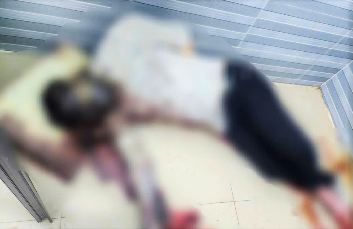 Hiện trường phát hiện thi thể nạn nhân tử vong trong nhà tắm. Ảnh: CQCN Cung cấp