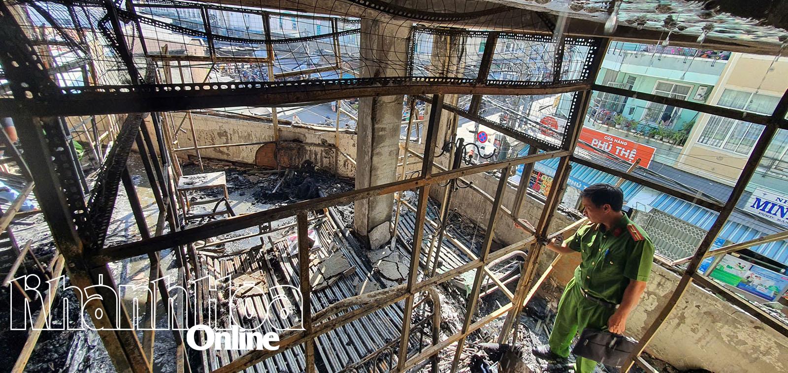 Tại tầng 3 căn nhà, chủ nhà đã ngăn nhỏ thành 4 phòng trọ riêng biệt