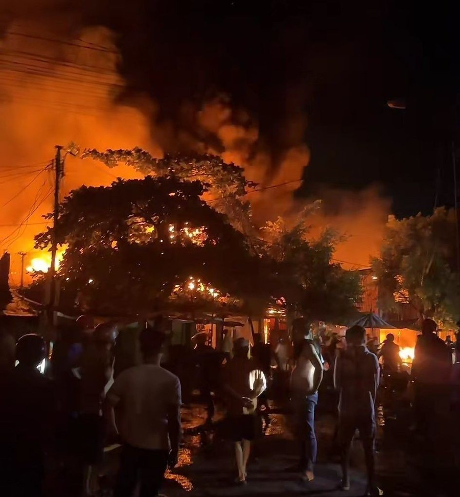 Đám cháy tại chợ Bình Dương. Ảnh: Người dân cung cấp chay-lon.jpg