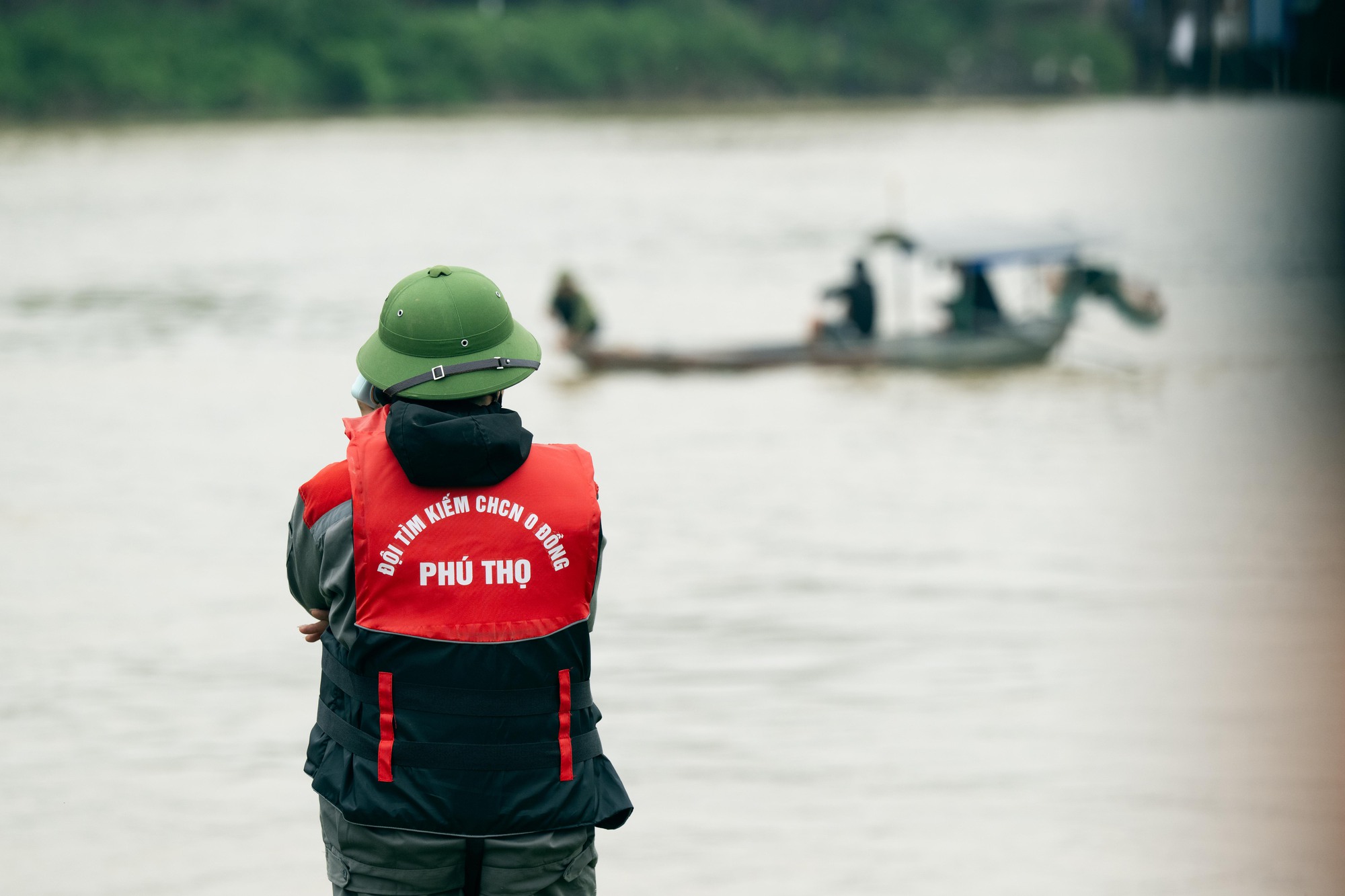 Vụ chú rể sinh năm 2002 nghi nhảy cầu trong ngày đón dâu ở Ninh Bình: Cảnh tượng tại hiện trường khiến nhiều người xót xa- Ảnh 4.