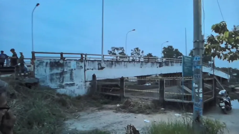 dua-gion-voi-co-gai-duoi-cau-doi-nam-thanh-nien-roi-xuong-song-chet-duoi (1).jpg