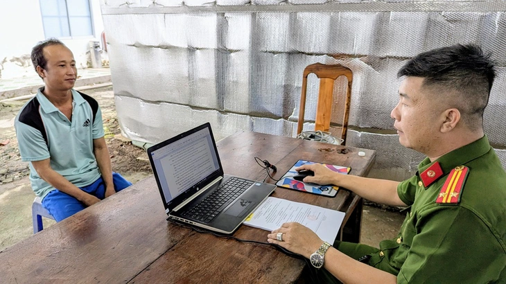 Bắt khẩn cấp nghi phạm hiếp dâm 2 bé gái cùng xóm - Ảnh 1.