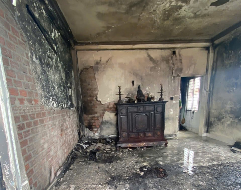 Kịp thời dập tắt vụ hoả hoạn trên tầng ba căn nhà ở phường Tây Nha Trang -0