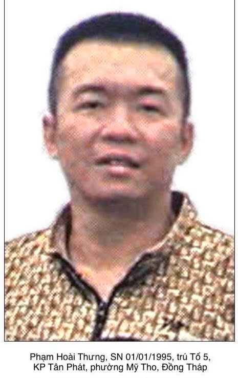 Truy tìm 5 đối tượng mua bán "thiên thạch", ném bột ớt rồi cướp 1,5 tỷ đồng - Ảnh 2.